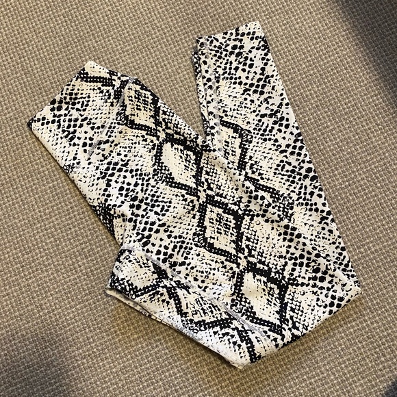 SOLD NWT Balance Athletica Ascend Pant - Python - Picture 4 of 6